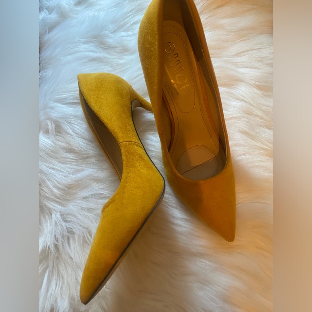 mustar heels